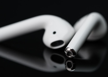 Fixed: One AirPod Is Not Working In 2022